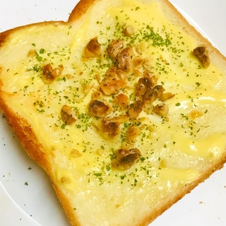 マスカルポーネチーズ＆マヨネーズ●くるみのトースト